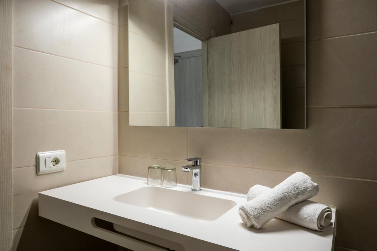Apartamentos El Moro San Antonio  Eksteriør billede
